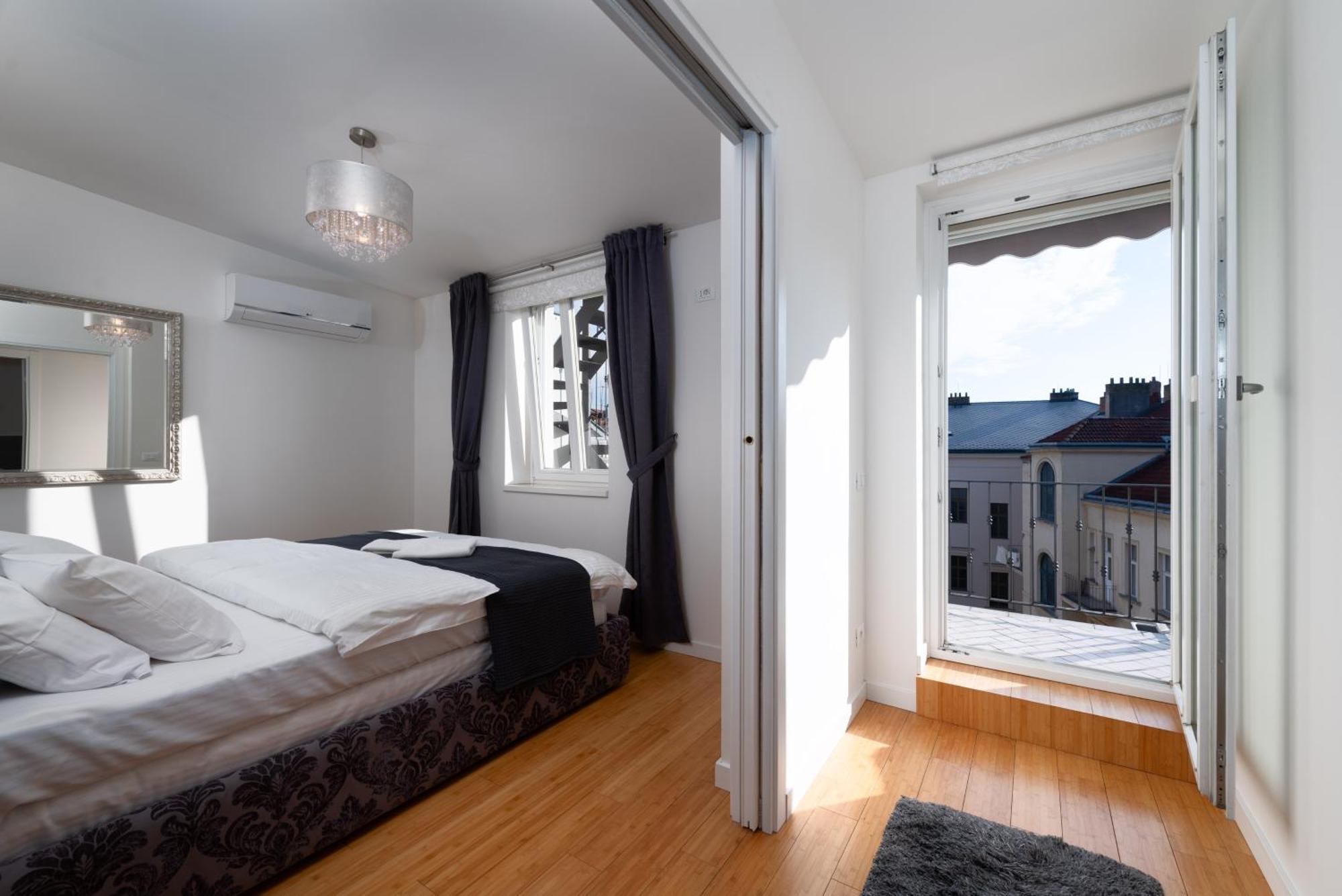 Two-Level Apart With A Terrace Near The Vltava River Prague Luaran gambar